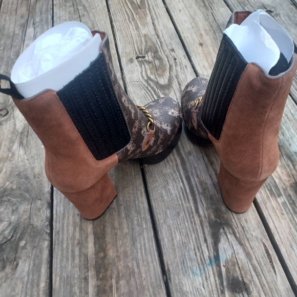 Coach Chelsea Platform Booties W/ Horse & Carriage Print - Picture 7 of 12